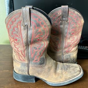Ariat boots size 1-1.5 little kids / euro size 32.5